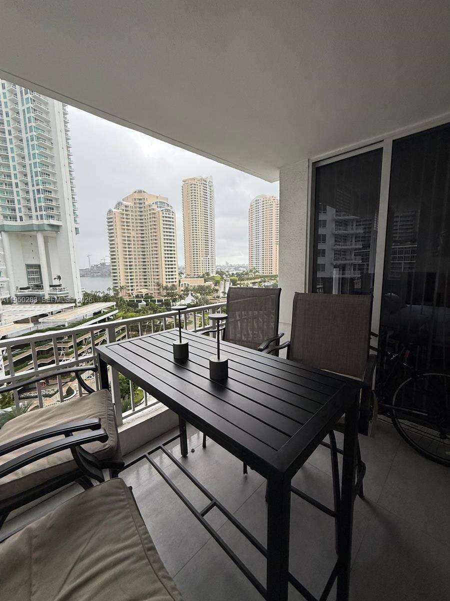 Courvoisier Courts at 701 Brickell Key Blvd, Miami, FL 33131 - For Rent photo 9