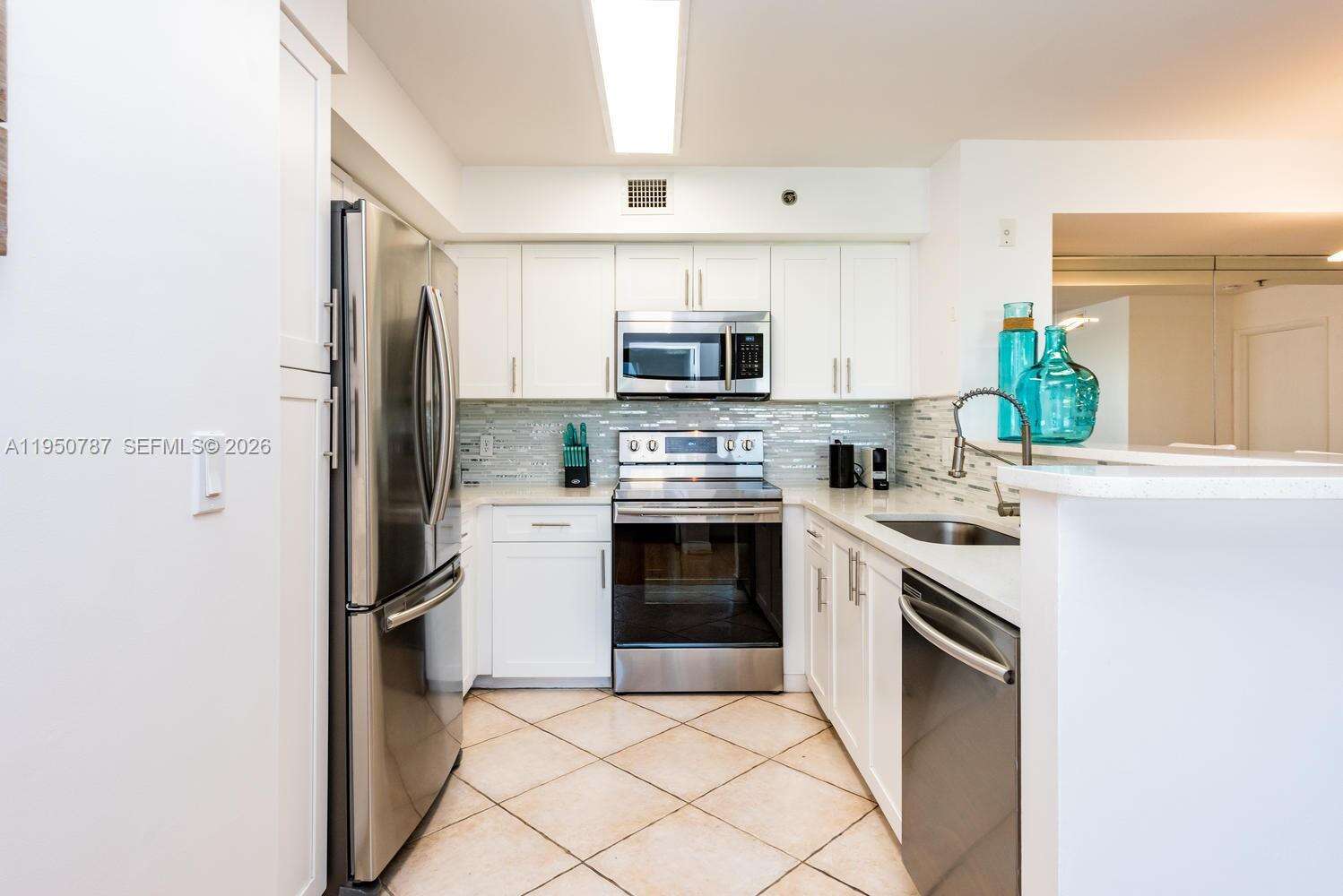 The Yacht Club At Aventura at 19801 Country Club Dr, Aventura, FL 33180 - For Rent photo 17