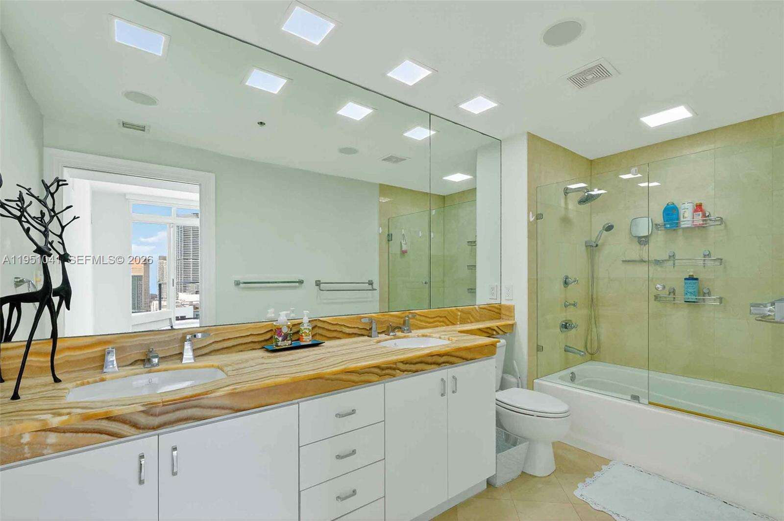The Mark On Brickell at 1155 Brickell Bay Dr, Miami, FL 33131 - For Rent photo 15