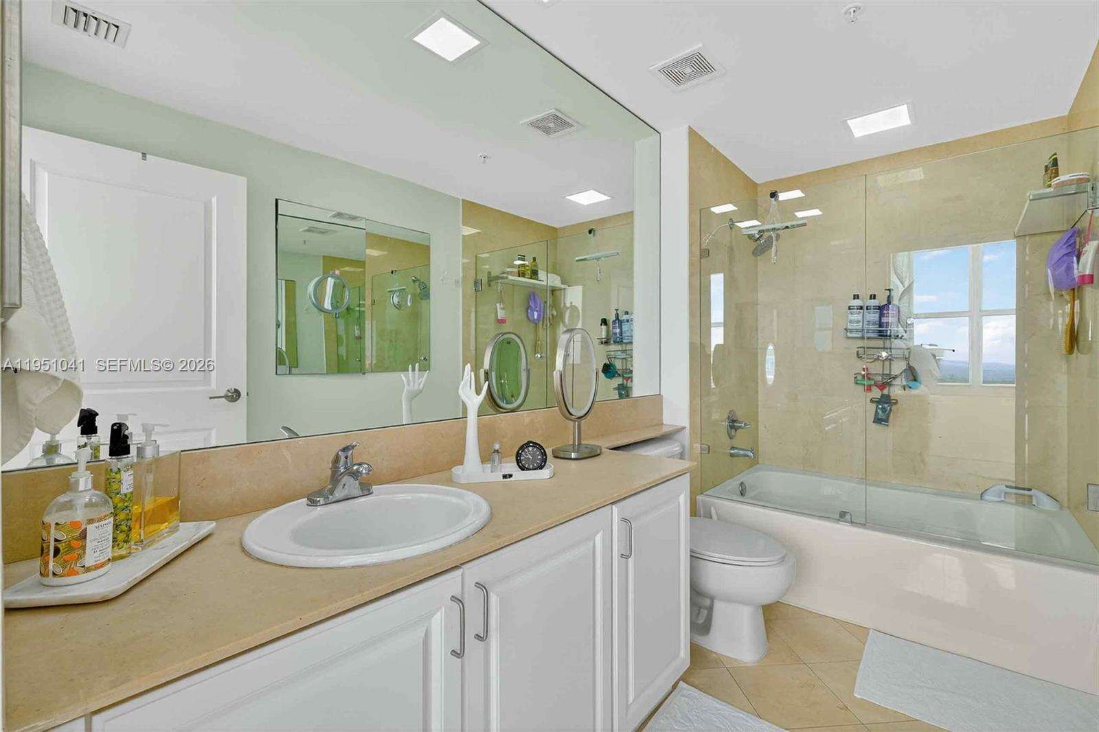 The Mark On Brickell at 1155 Brickell Bay Dr, Miami, FL 33131 - For Rent photo 16