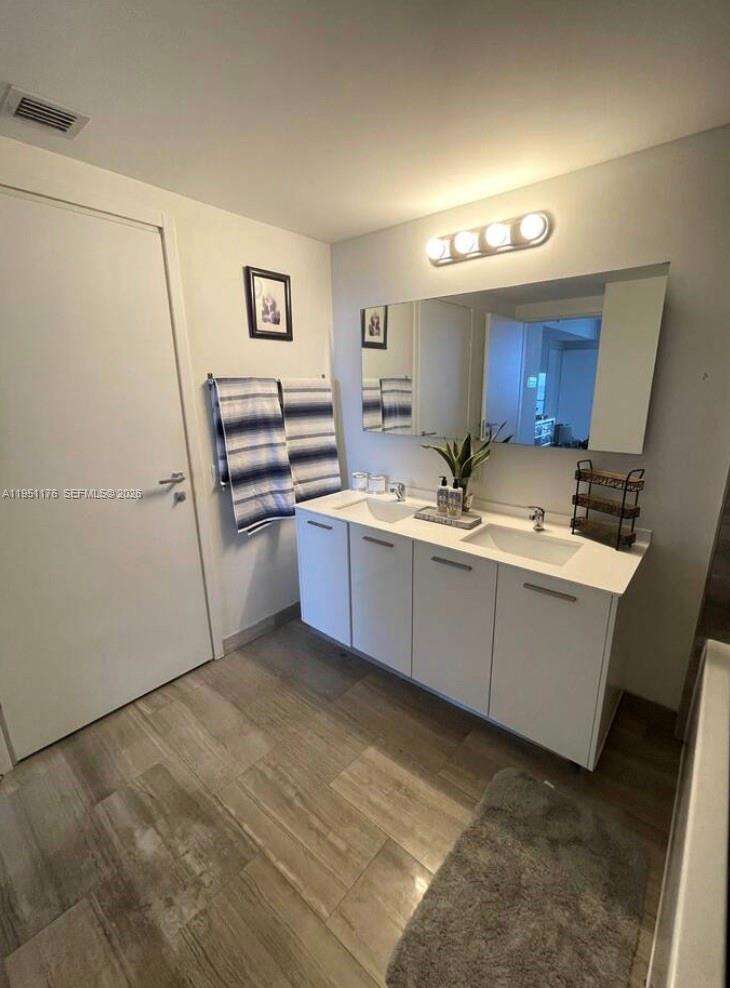 Brickell House at 1300 Brickell Bay Dr, Miami, FL 33131 - For Rent photo 8