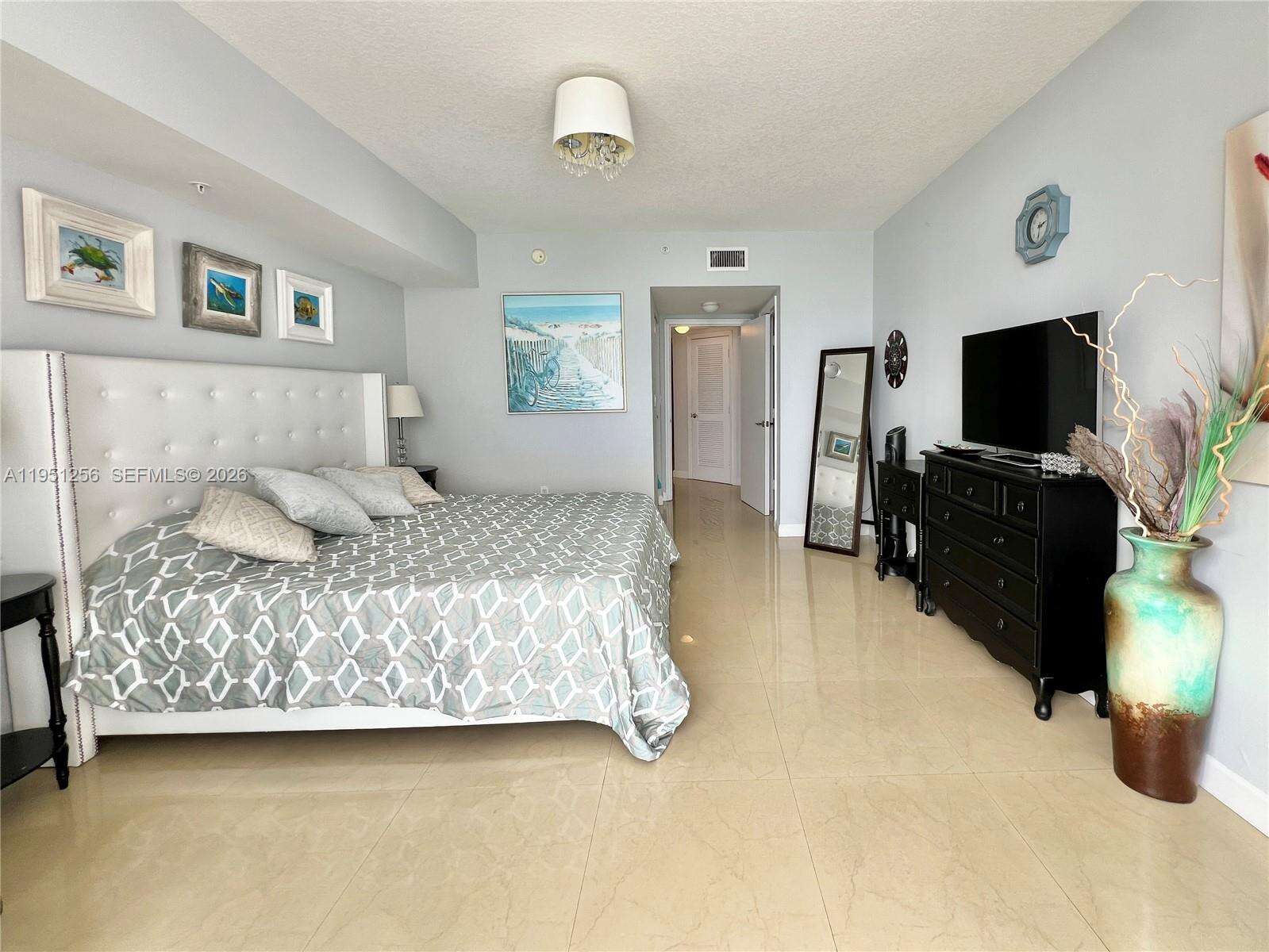 La Perla at 16699 Collins Ave, Sunny Isles Beach, FL 33160 - For Rent photo 14