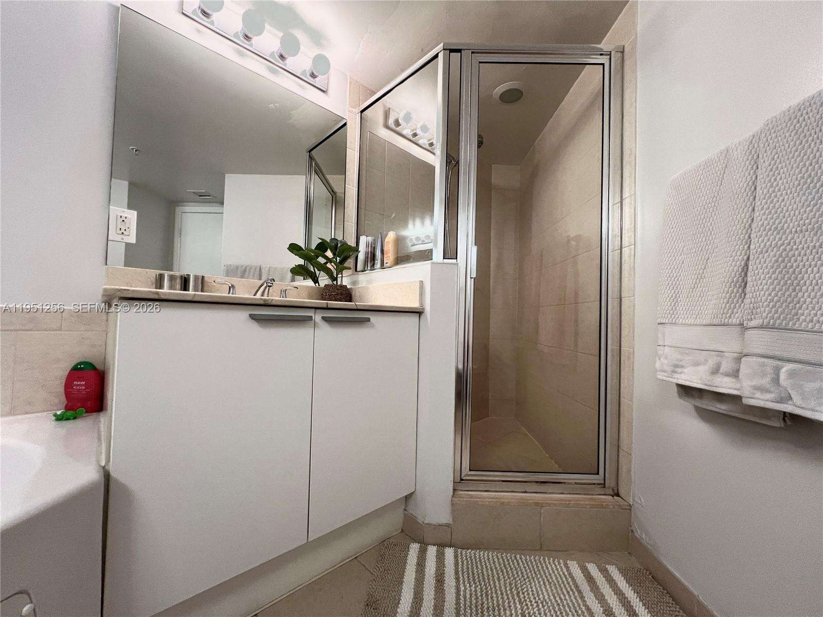La Perla at 16699 Collins Ave, Sunny Isles Beach, FL 33160 - For Rent photo 16
