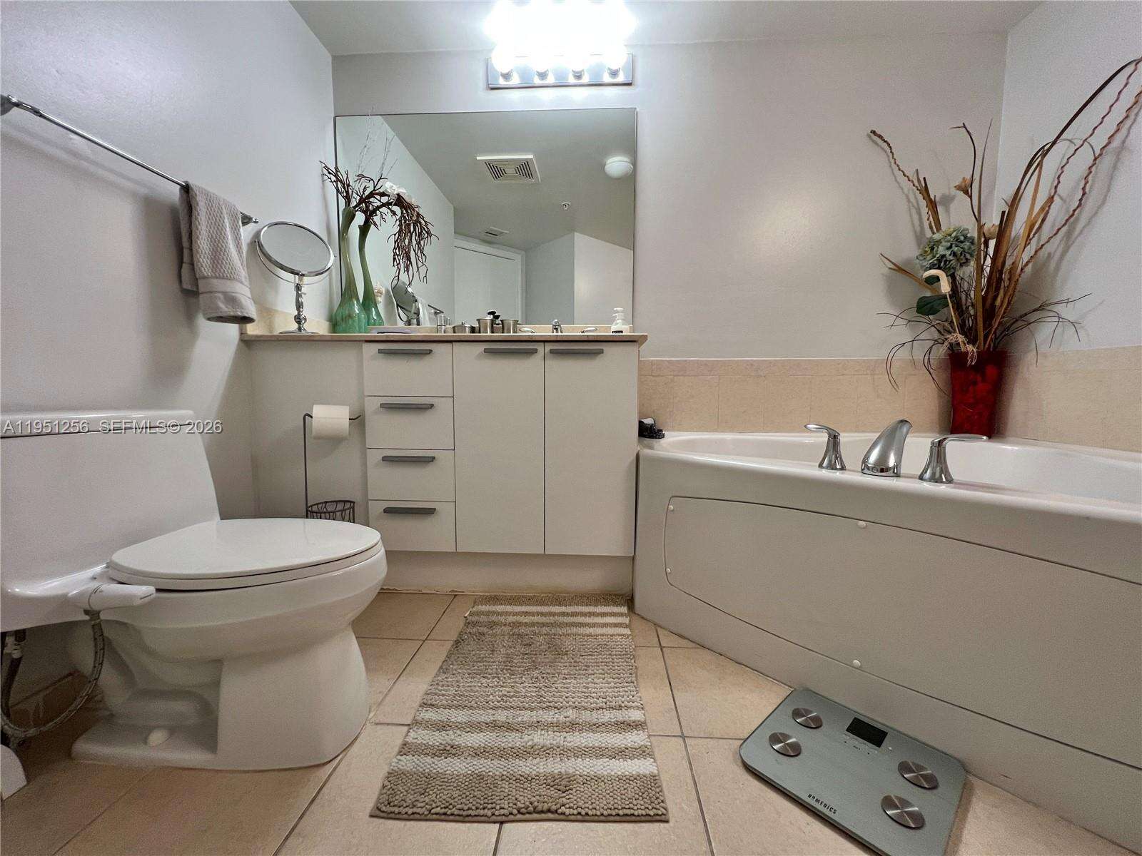 La Perla at 16699 Collins Ave, Sunny Isles Beach, FL 33160 - For Rent photo 17