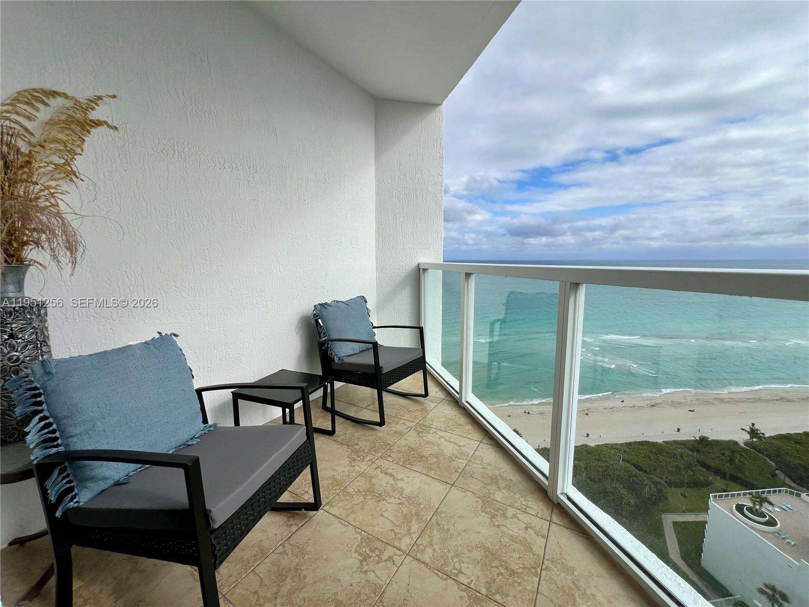 La Perla at 16699 Collins Ave, Sunny Isles Beach, FL 33160 - For Rent photo 24