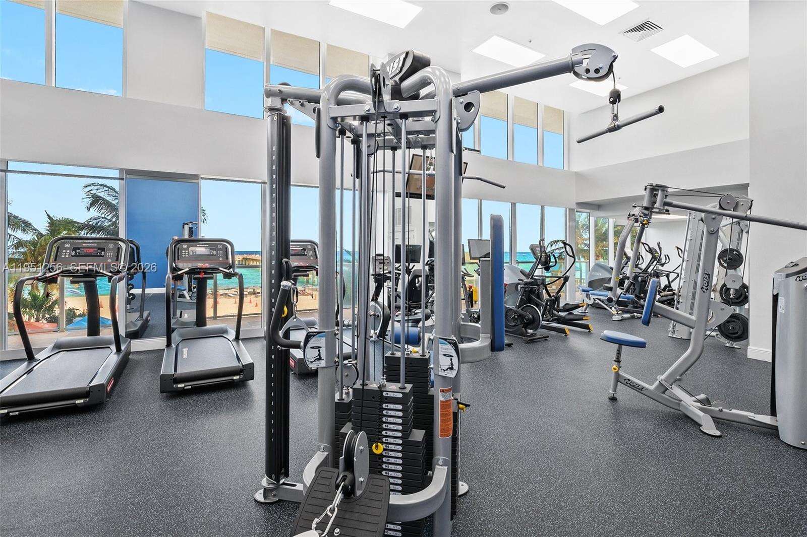 La Perla at 16699 Collins Ave, Sunny Isles Beach, FL 33160 - For Rent photo 30