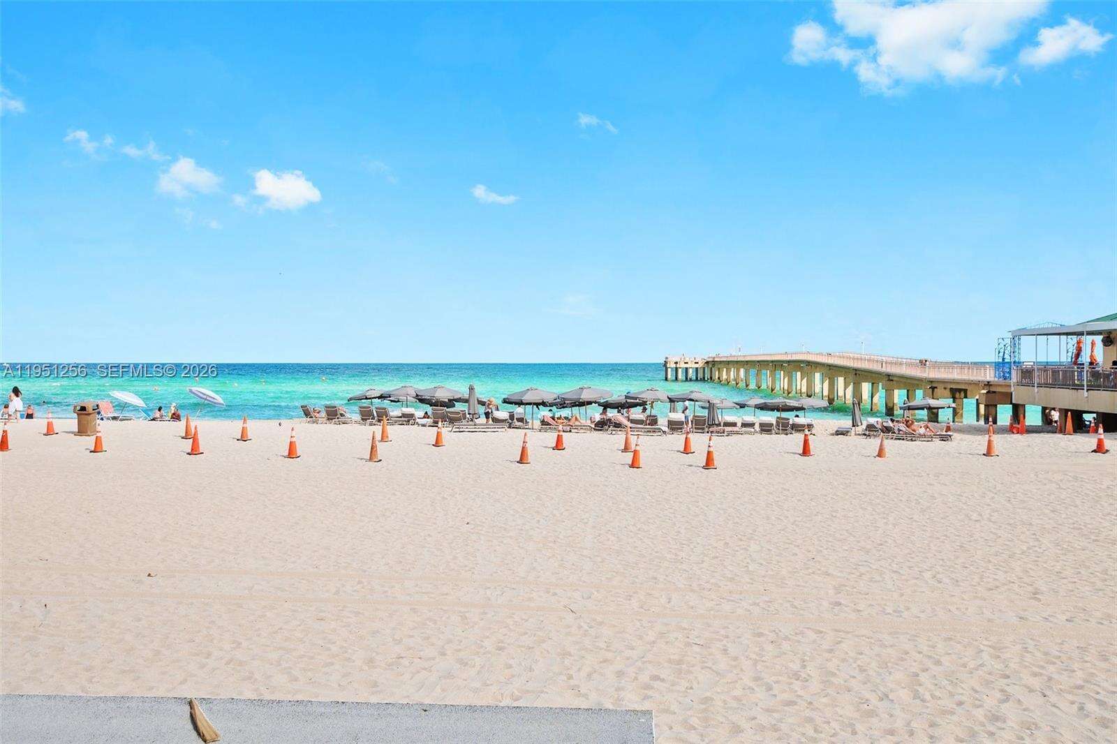 La Perla at 16699 Collins Ave, Sunny Isles Beach, FL 33160 - For Rent photo 36