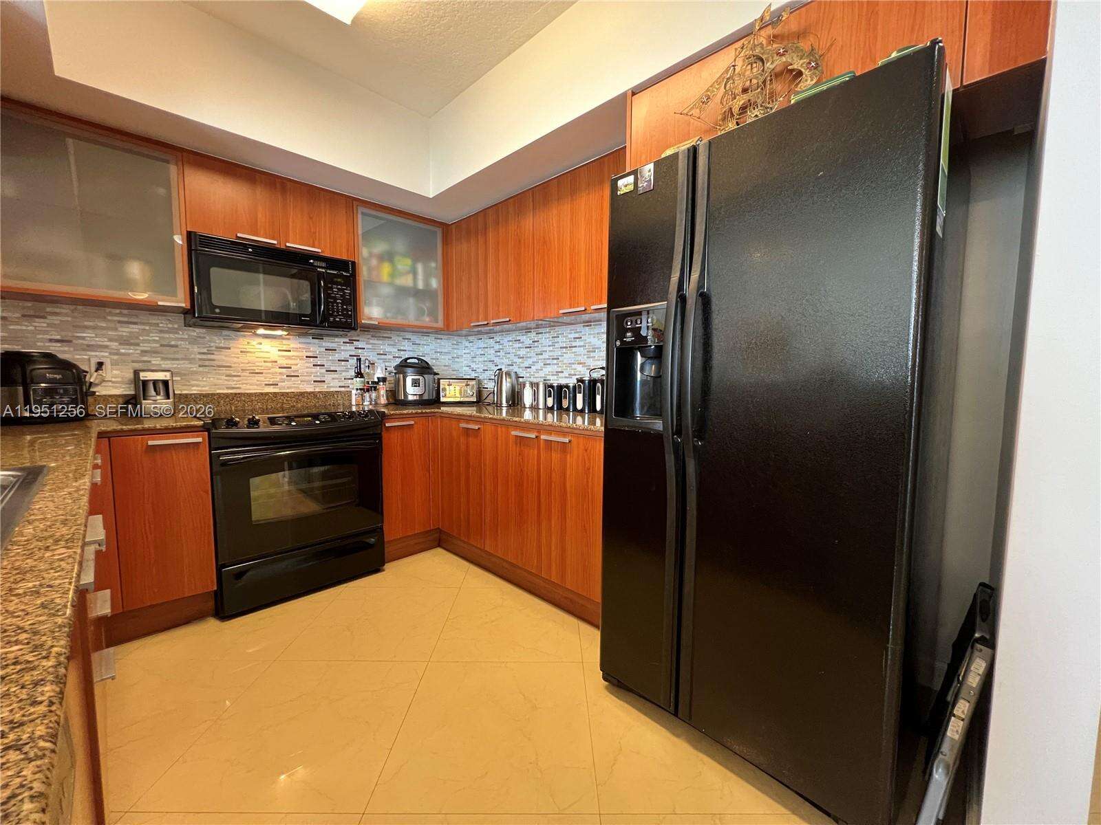 La Perla at 16699 Collins Ave, Sunny Isles Beach, FL 33160 - For Rent photo 5
