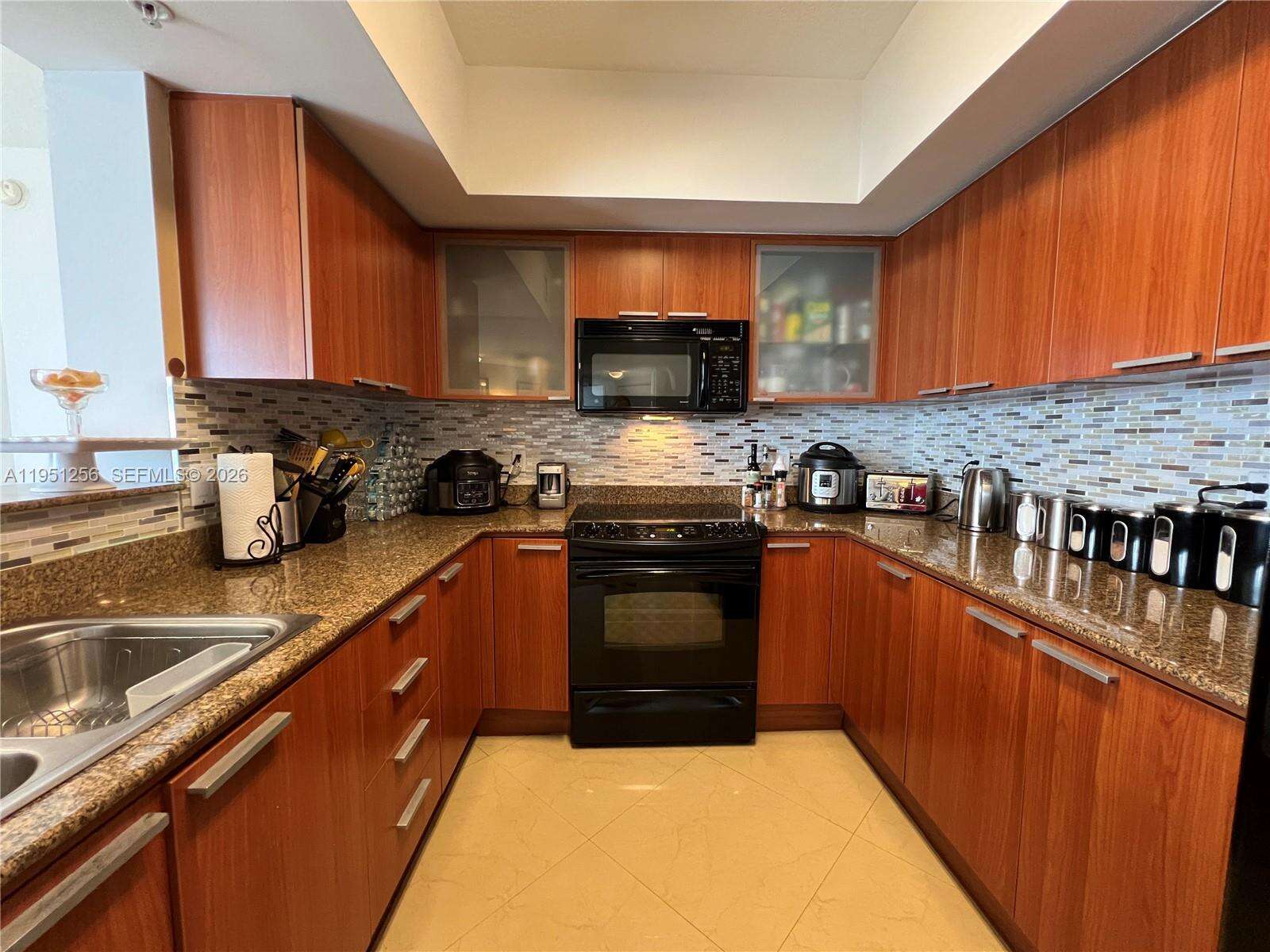 La Perla at 16699 Collins Ave, Sunny Isles Beach, FL 33160 - For Rent photo 7