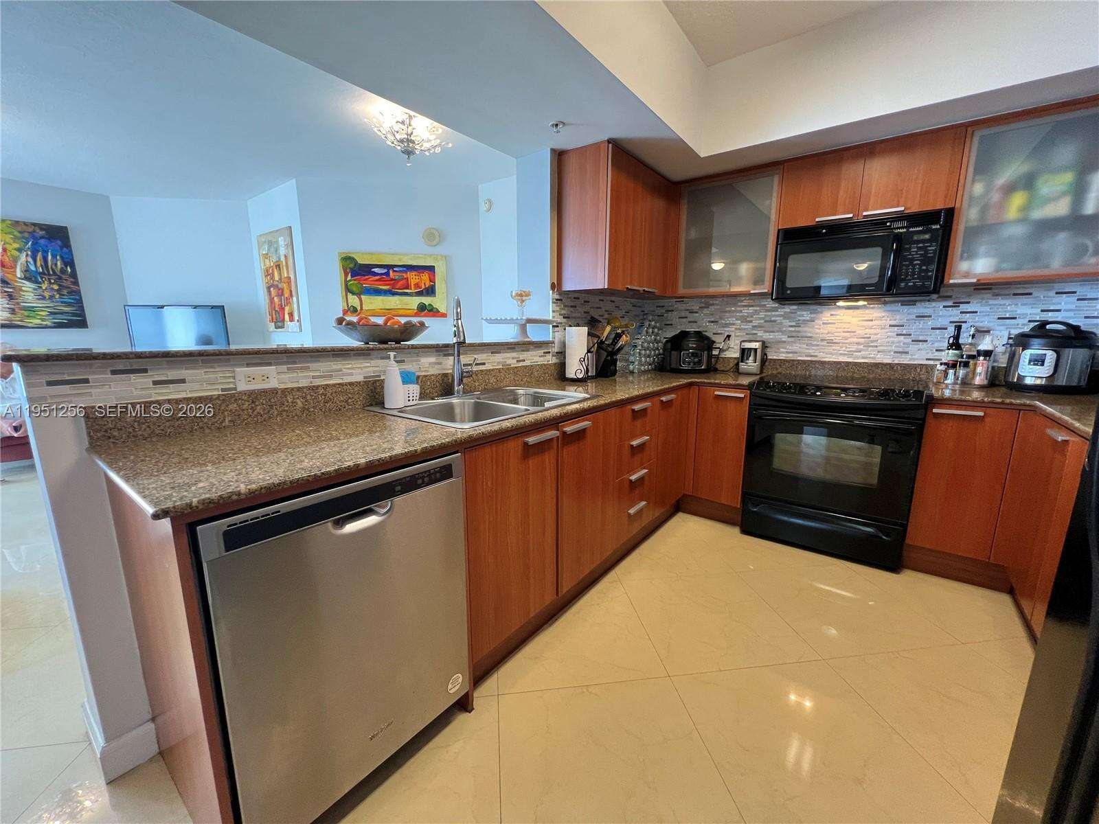La Perla at 16699 Collins Ave, Sunny Isles Beach, FL 33160 - For Rent photo 8