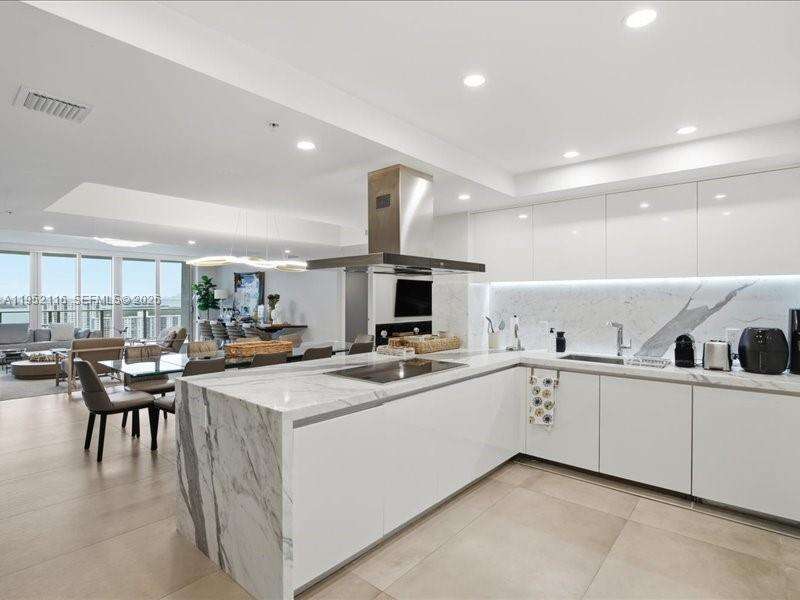 Parque Towers at 330 Sunny Isles Blvd, Sunny Isles Beach, FL 33160 - For Rent photo 19