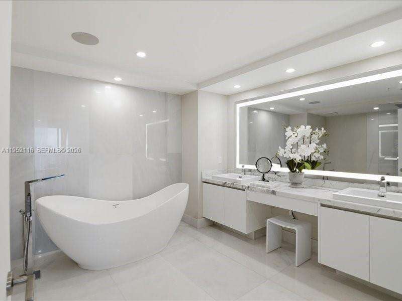 Parque Towers at 330 Sunny Isles Blvd, Sunny Isles Beach, FL 33160 - For Rent photo 46