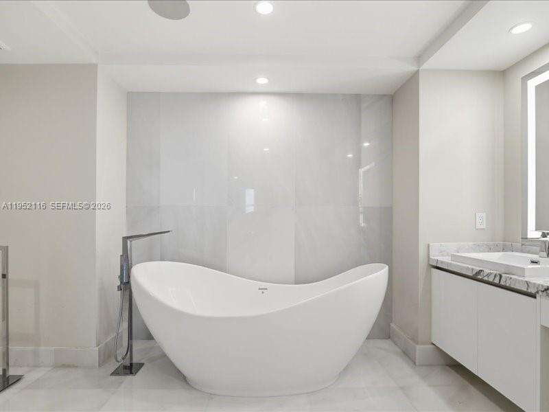 Parque Towers at 330 Sunny Isles Blvd, Sunny Isles Beach, FL 33160 - For Rent photo 47