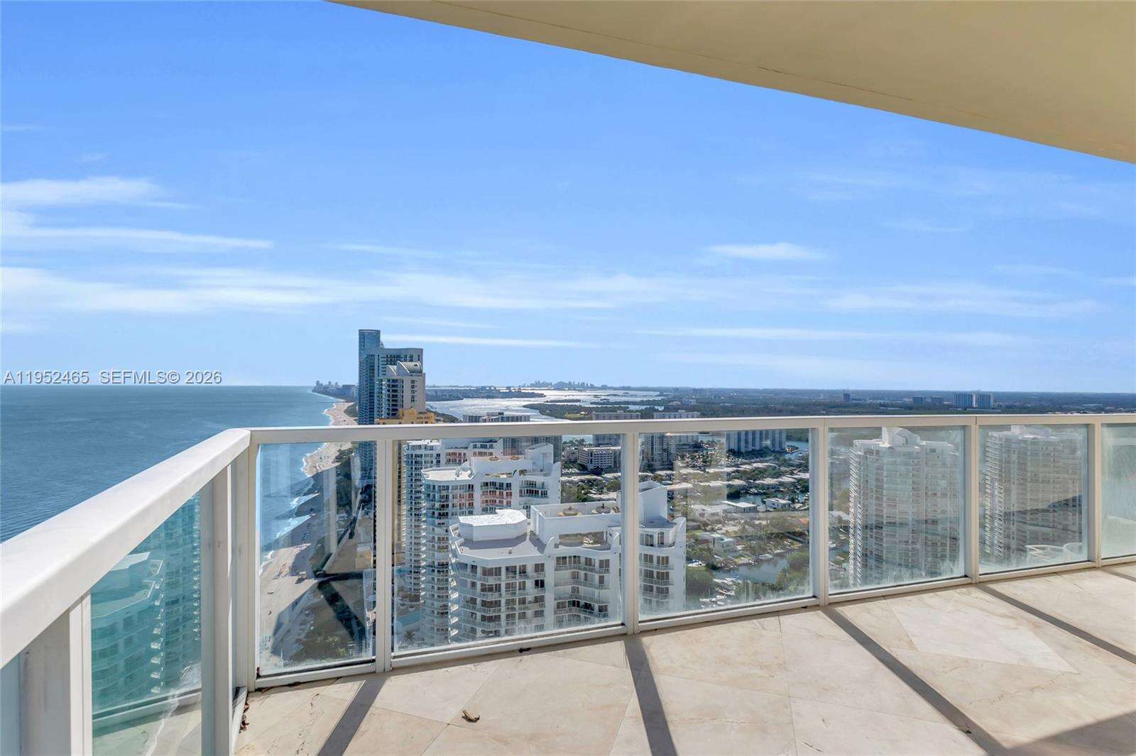 La Perla at 16699 Collins Ave, Sunny Isles Beach, FL 33160 - For Rent photo 12