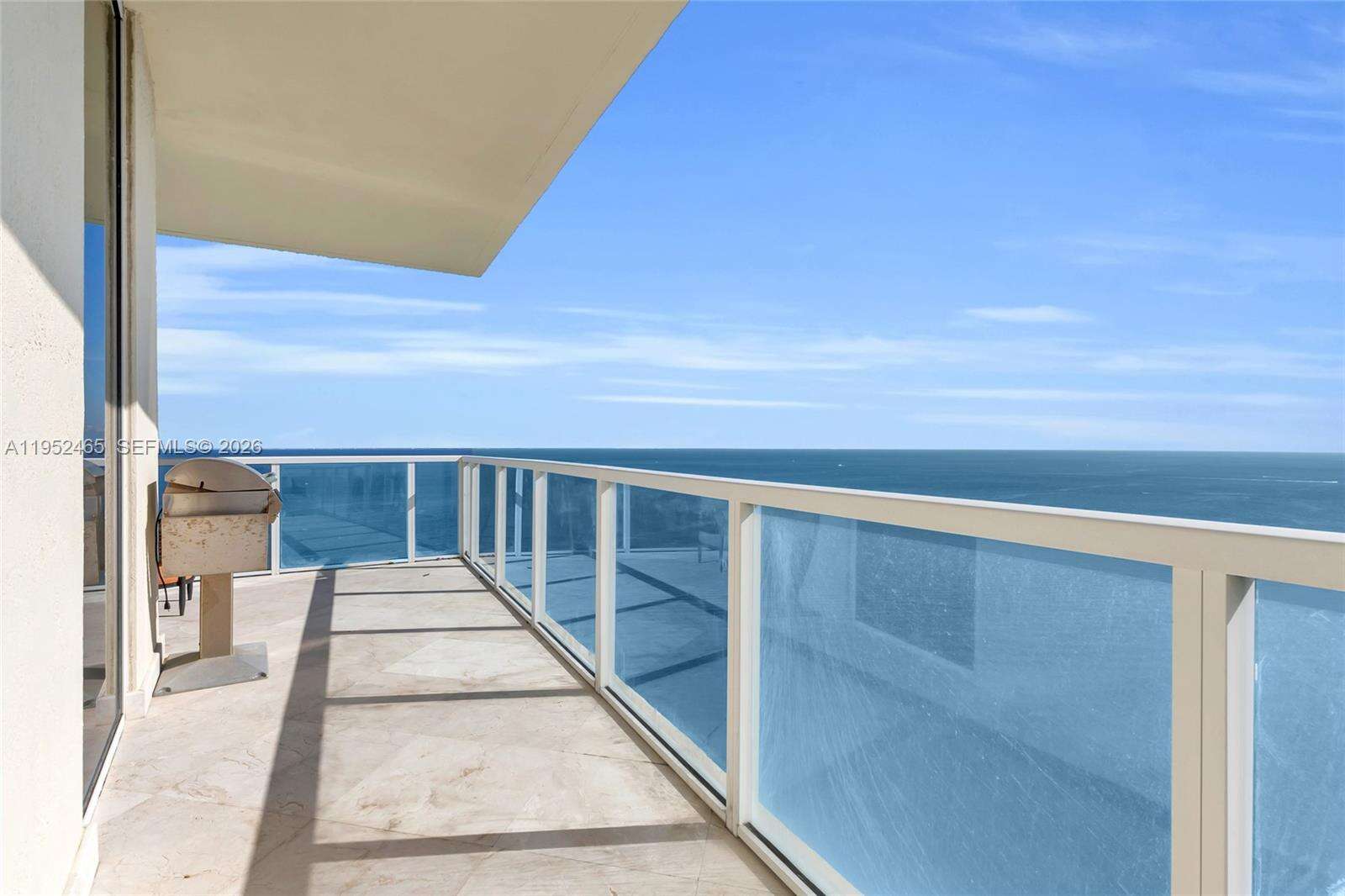 La Perla at 16699 Collins Ave, Sunny Isles Beach, FL 33160 - For Rent photo 13