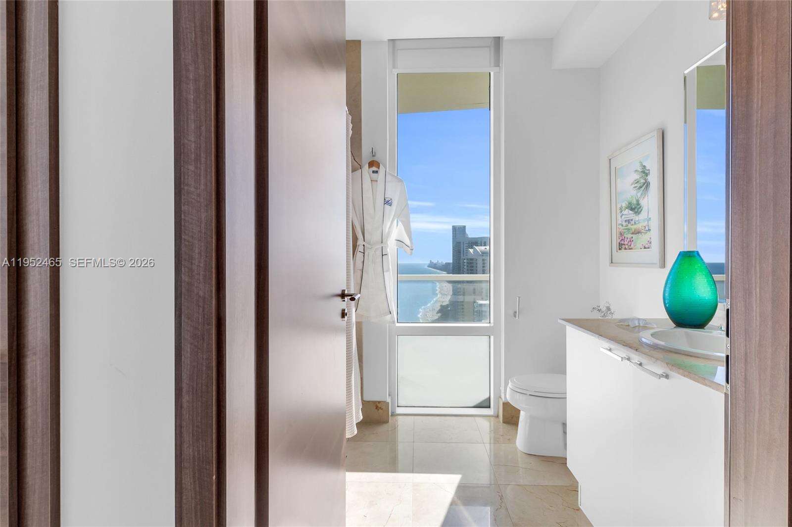 La Perla at 16699 Collins Ave, Sunny Isles Beach, FL 33160 - For Rent photo 23