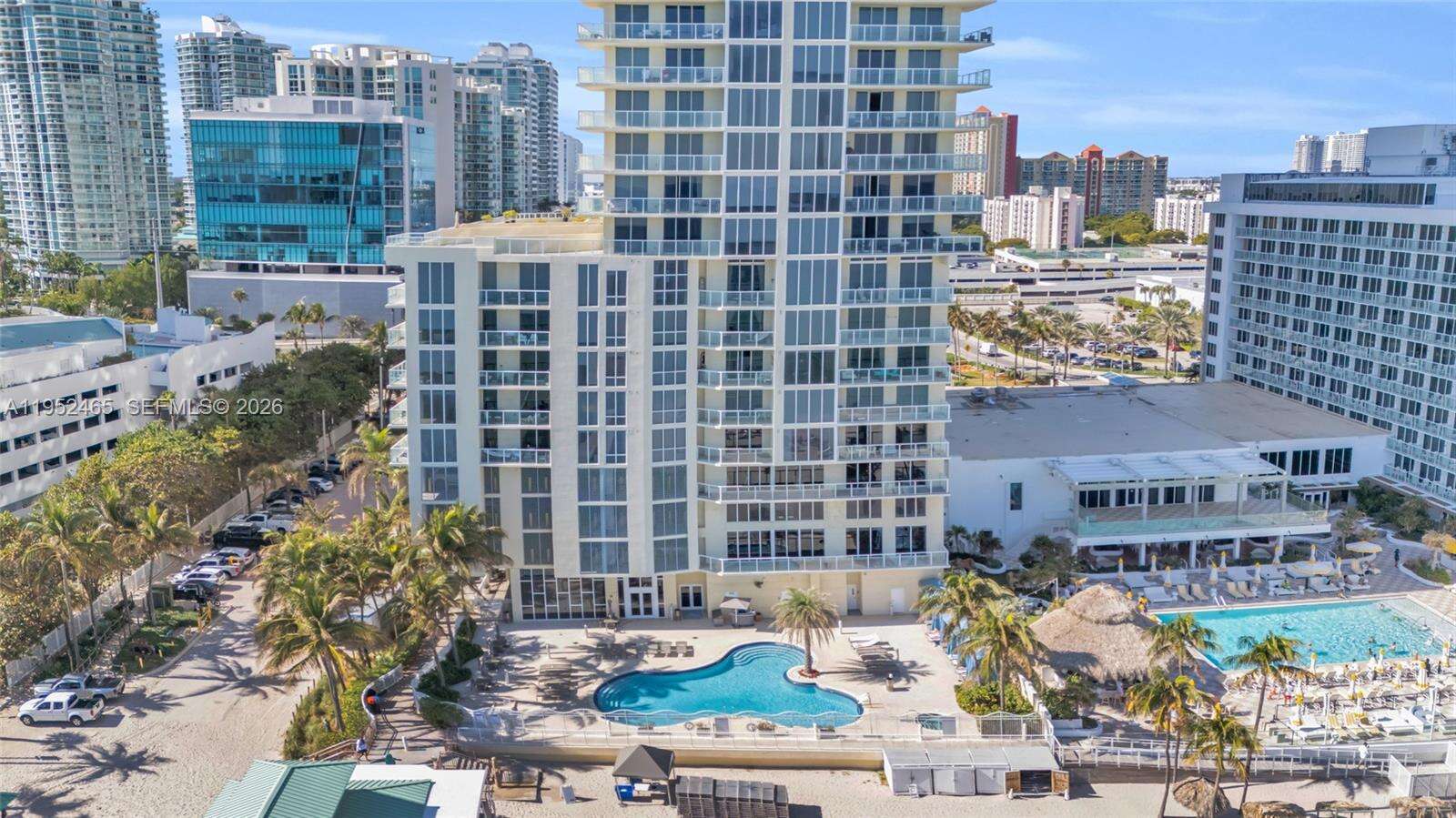 La Perla at 16699 Collins Ave, Sunny Isles Beach, FL 33160 - For Rent photo 28