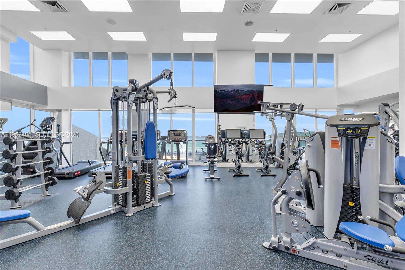 La Perla at 16699 Collins Ave, Sunny Isles Beach, FL 33160 - For Rent photo 30