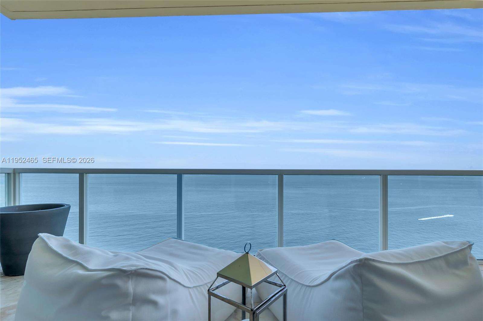 La Perla at 16699 Collins Ave, Sunny Isles Beach, FL 33160 - For Rent photo 9