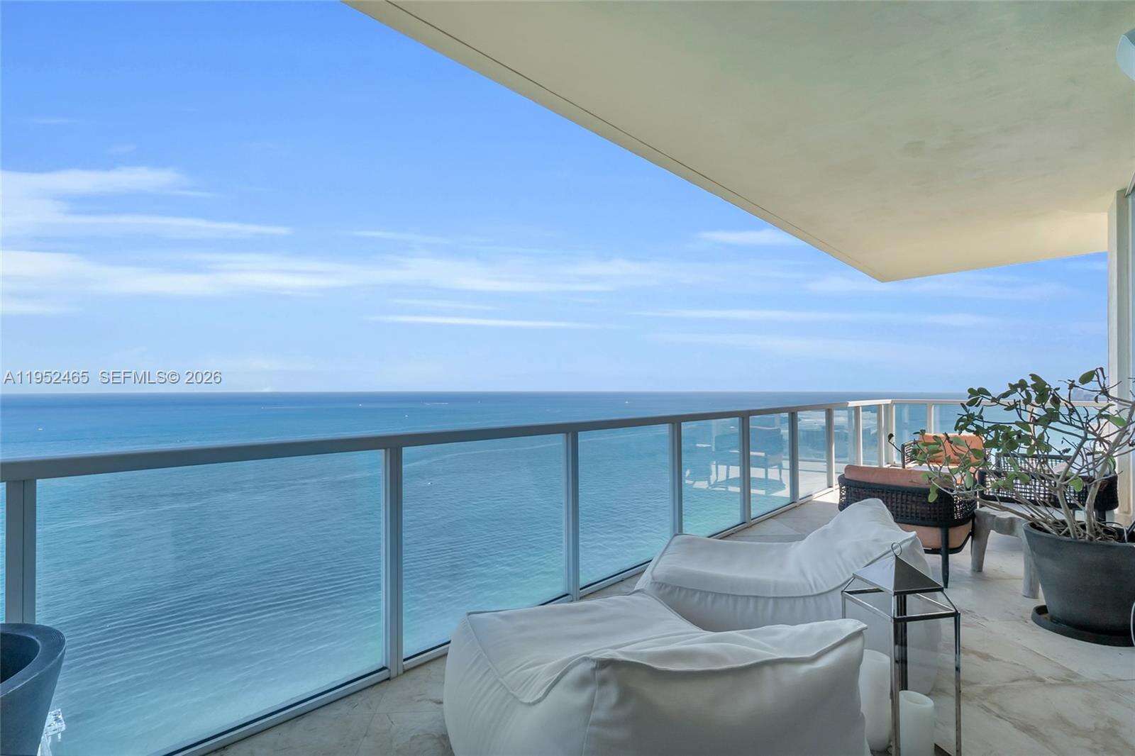 La Perla at 16699 Collins Ave, Sunny Isles Beach, FL 33160 - For Rent photo 10