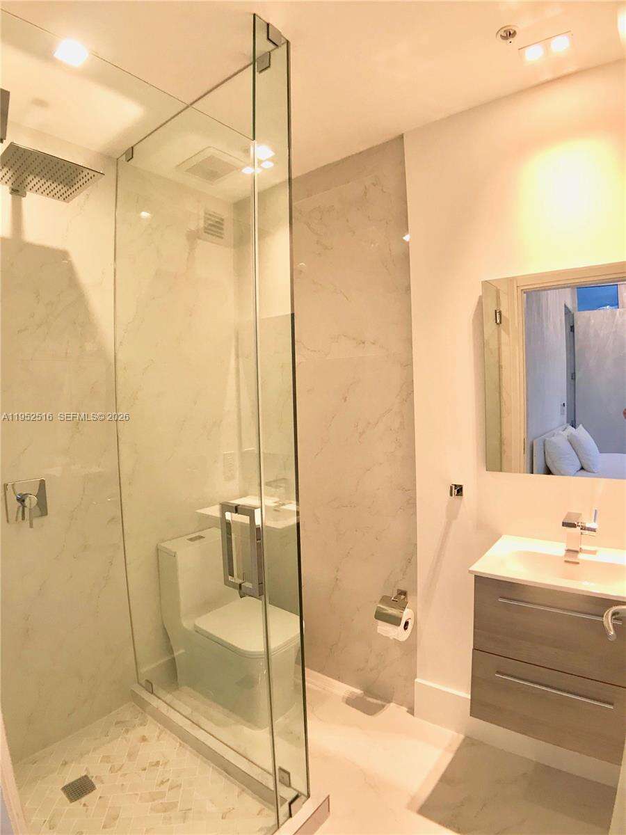 Continuum North Tower at 50 Pointe Dr, Miami Beach, FL 33139 - For Rent photo 19