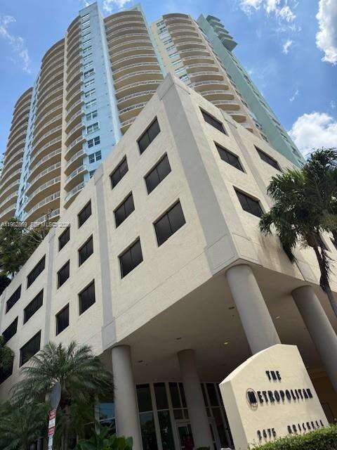 The Metropolitan at 2475 Brickell Ave, Miami, FL 33129 - For Rent photo 2