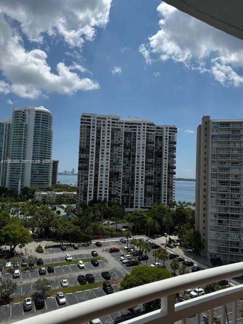 The Metropolitan at 2475 Brickell Ave, Miami, FL 33129 - For Rent photo 3