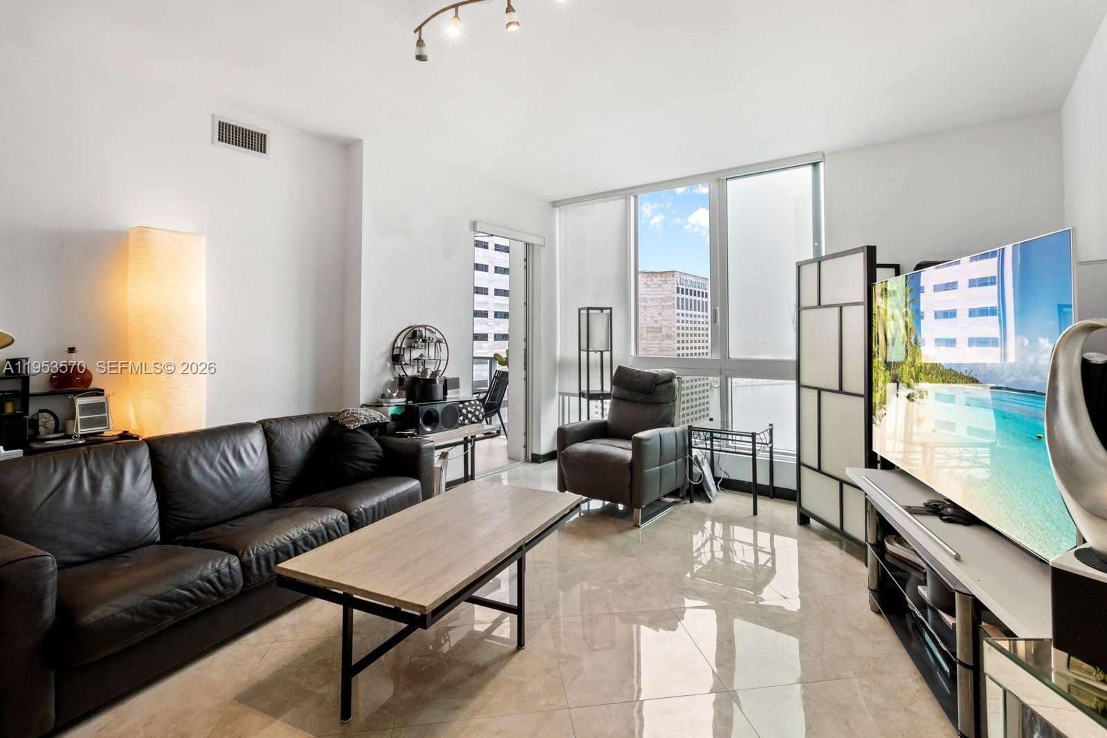 Met 1 at 300 Biscayne Blvd, Miami, FL 33131 - For Rent photo 2
