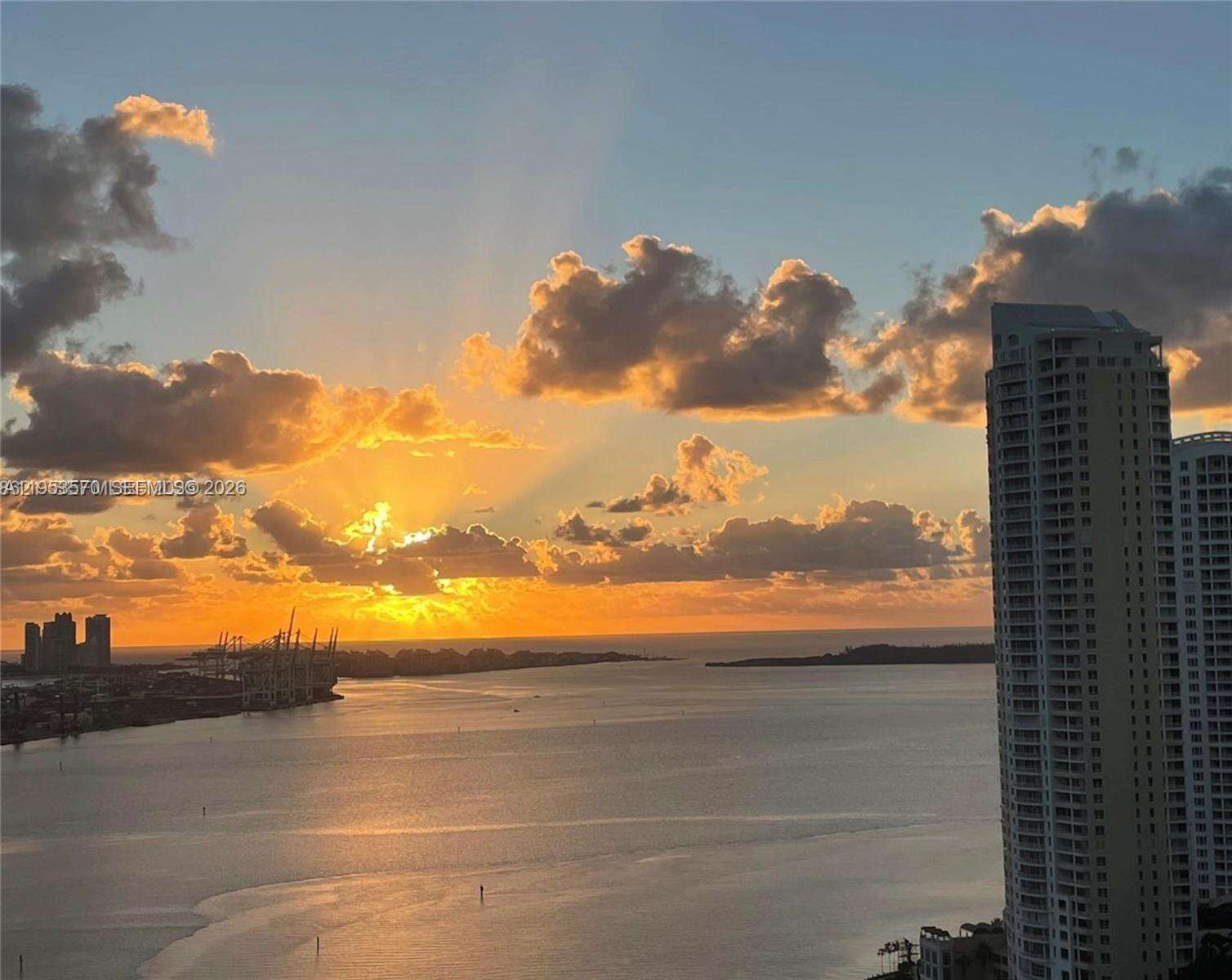 Met 1 at 300 Biscayne Blvd, Miami, FL 33131 - For Rent photo 16