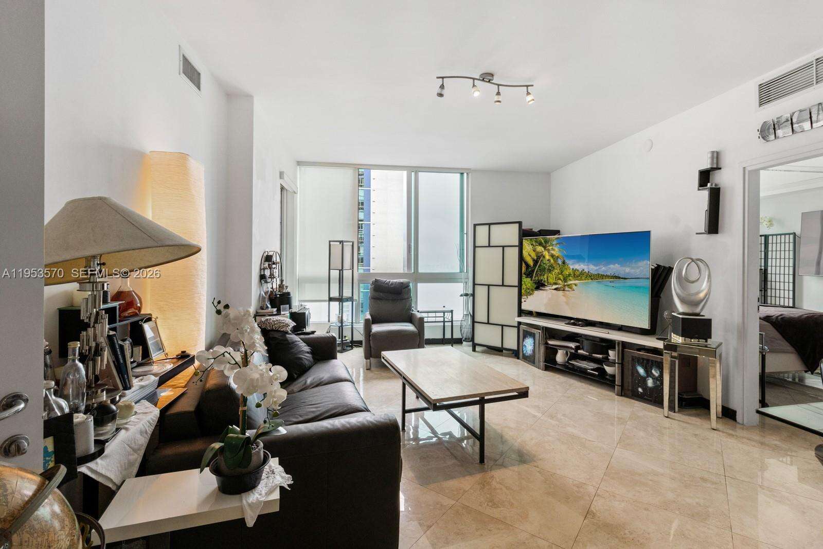 Met 1 at 300 Biscayne Blvd, Miami, FL 33131 - For Rent photo 3