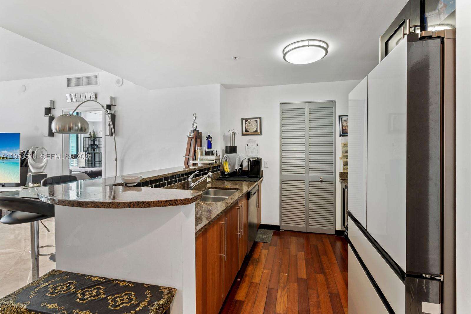 Met 1 at 300 Biscayne Blvd, Miami, FL 33131 - For Rent photo 5