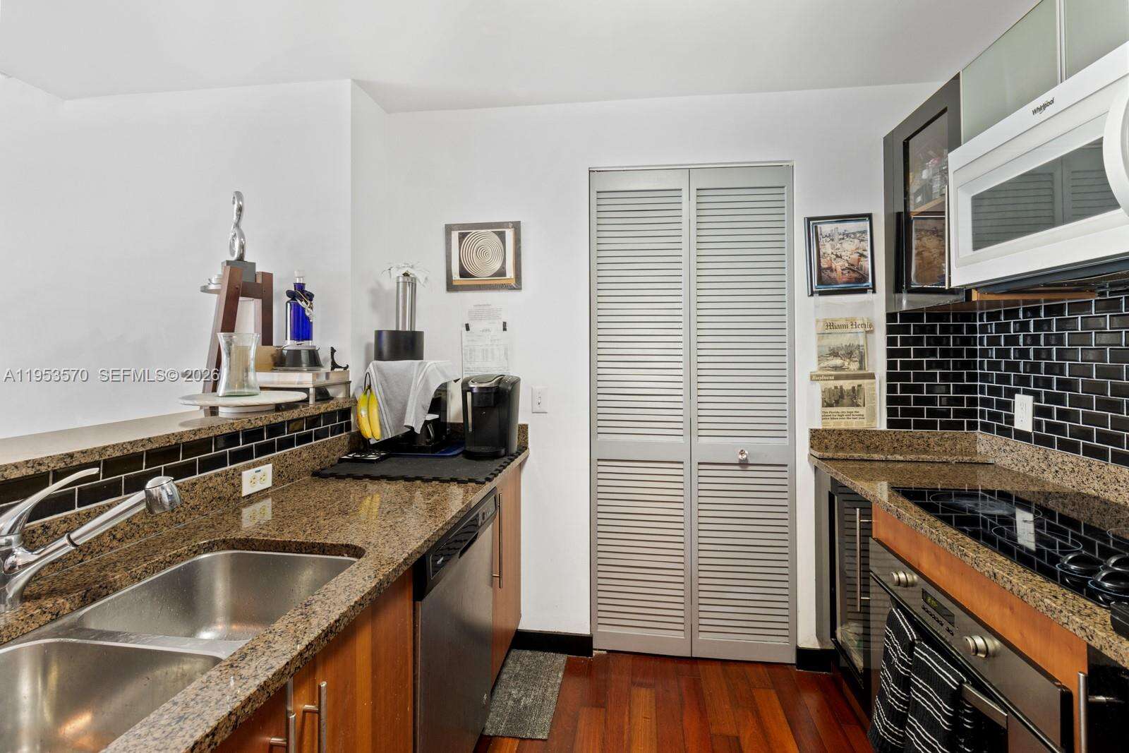 Met 1 at 300 Biscayne Blvd, Miami, FL 33131 - For Rent photo 6