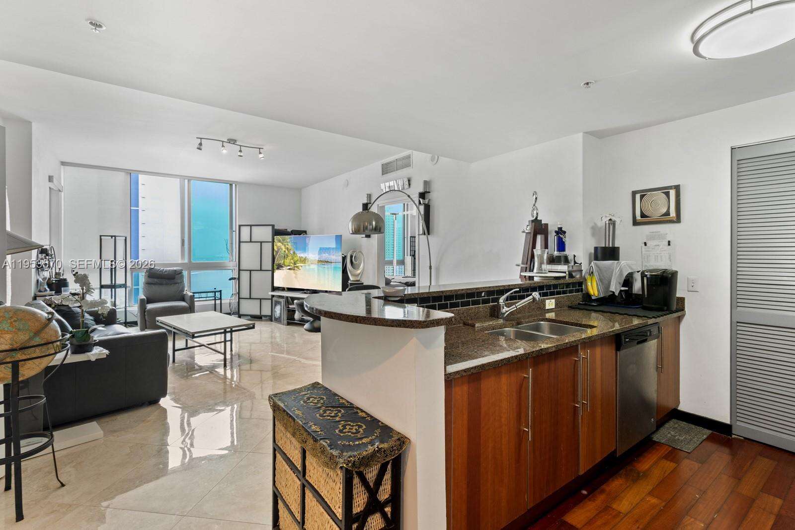 Met 1 at 300 Biscayne Blvd, Miami, FL 33131 - For Rent photo 7