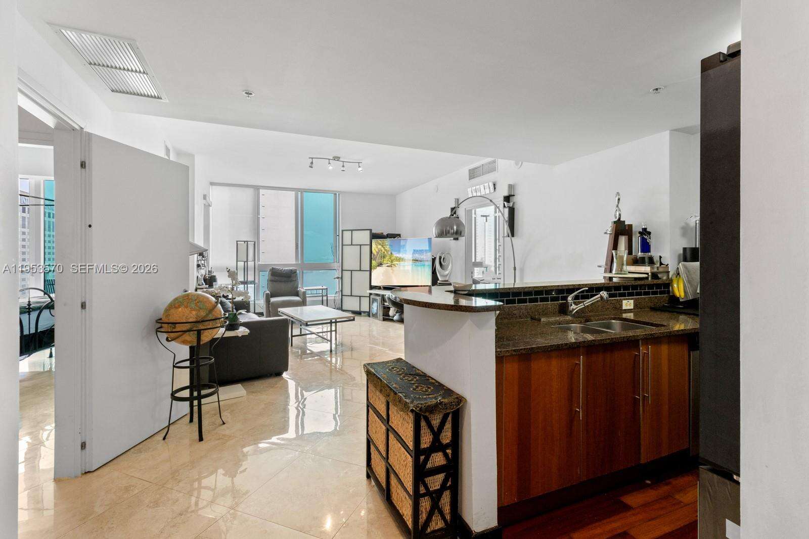 Met 1 at 300 Biscayne Blvd, Miami, FL 33131 - For Rent photo 8