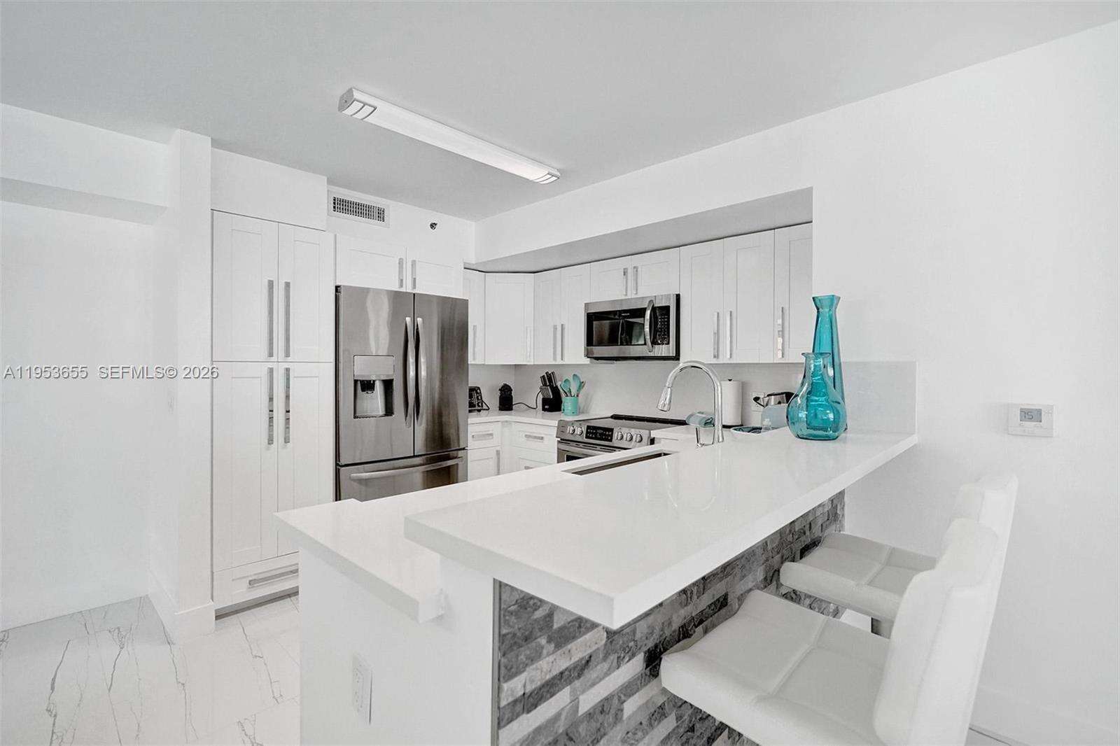 The Yacht Club At Aventura at 19601 Country Club Dr, Aventura, FL 33180 - For Rent photo 16
