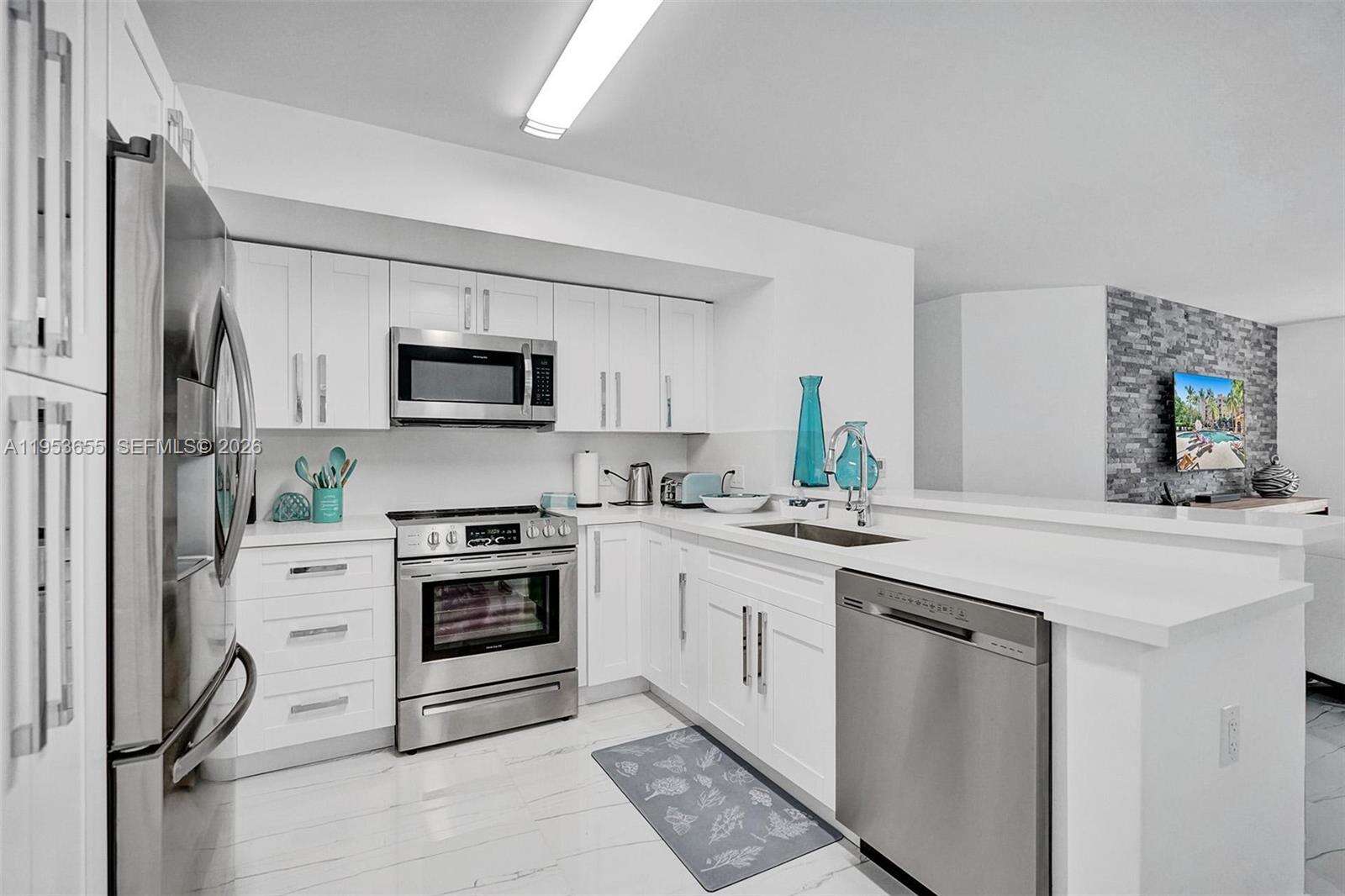 The Yacht Club At Aventura at 19601 Country Club Dr, Aventura, FL 33180 - For Rent photo 17