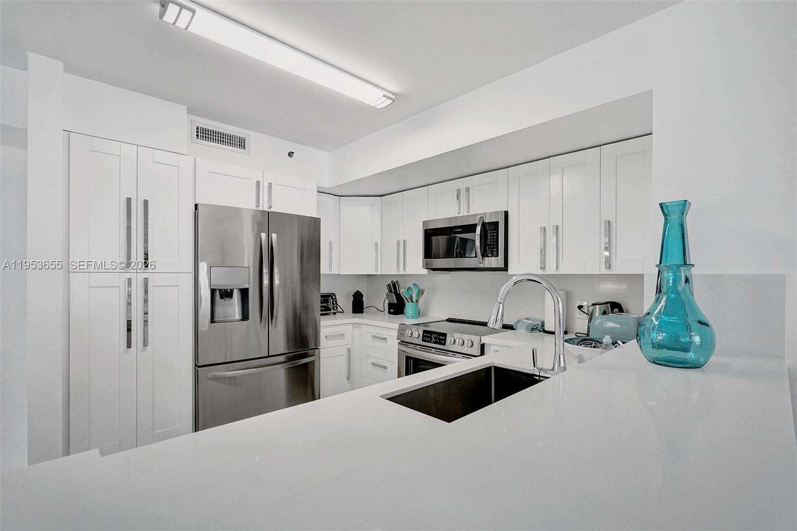 The Yacht Club At Aventura at 19601 Country Club Dr, Aventura, FL 33180 - For Rent photo 32