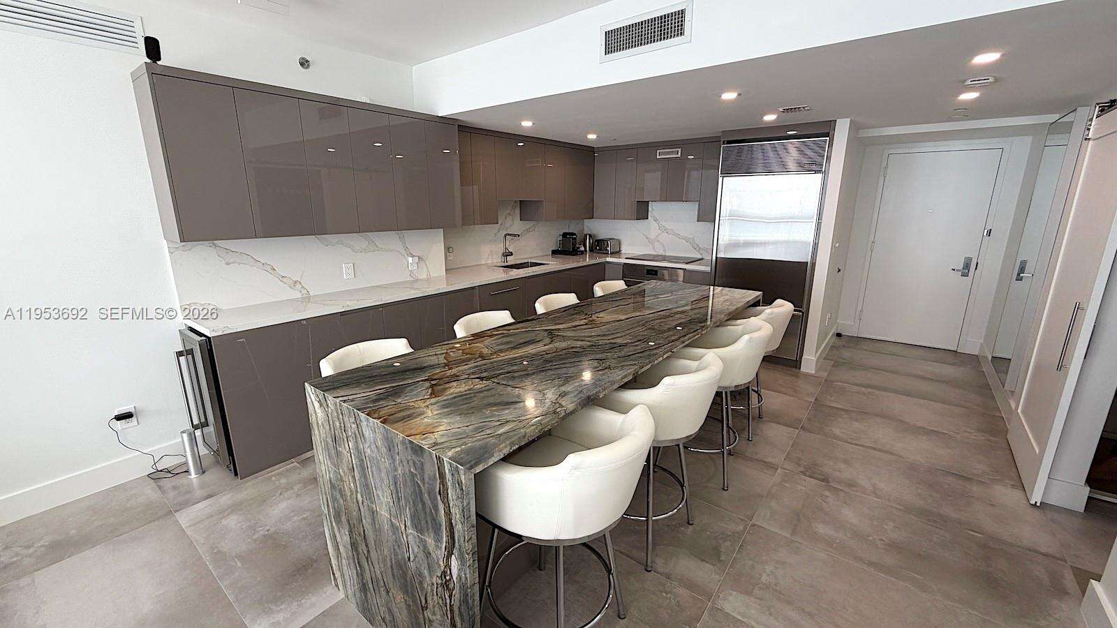 Icon Brickell 1 at 465 Brickell Ave, Miami, FL 33131 - For Rent photo 4