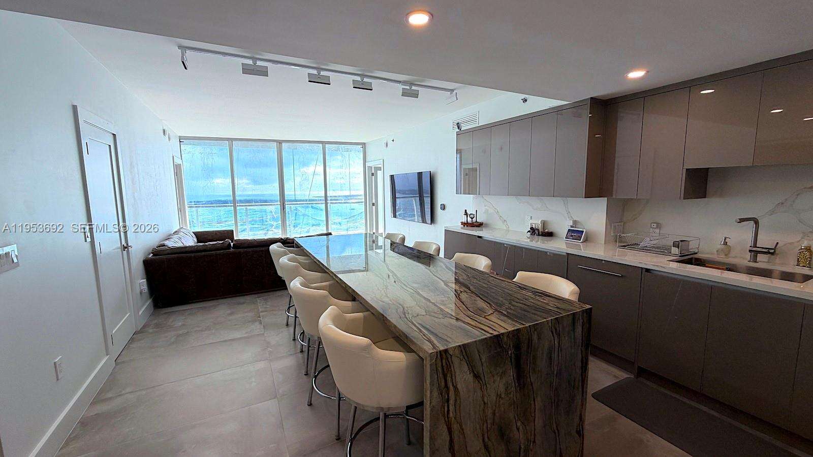 Icon Brickell 1 at 465 Brickell Ave, Miami, FL 33131 - For Rent photo 6