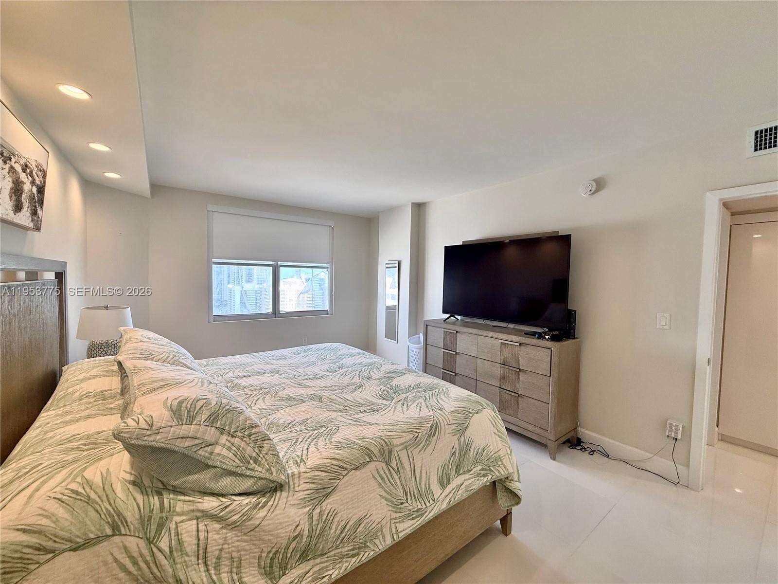 The Hemispheres at 1985 Ocean Dr, Hallandale Beach, FL 33009 - For Rent photo 14
