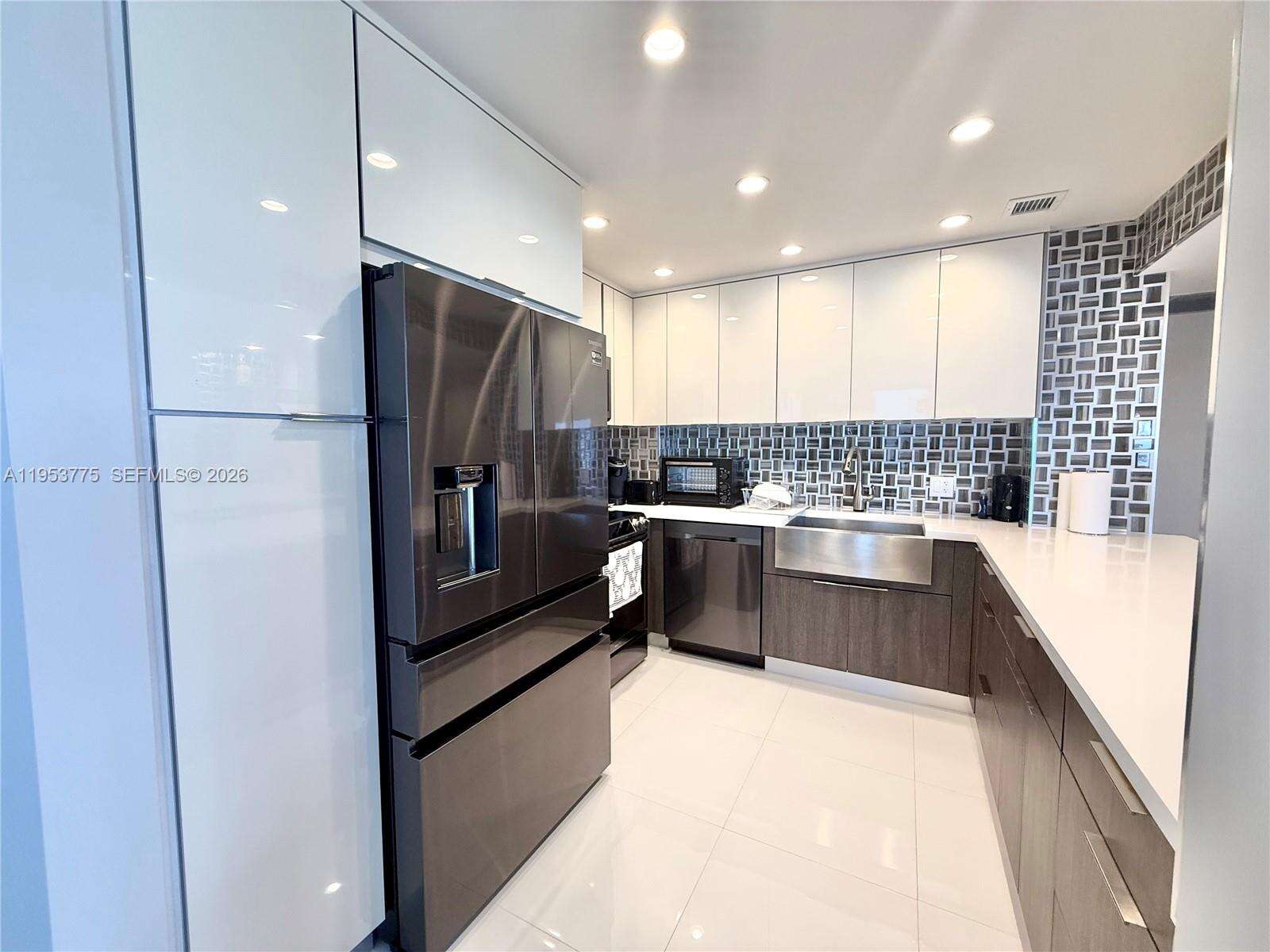 The Hemispheres at 1985 Ocean Dr, Hallandale Beach, FL 33009 - For Rent photo 6