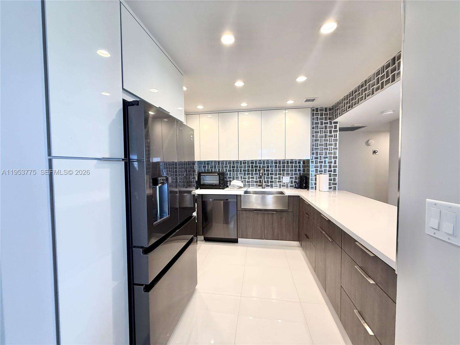 The Hemispheres at 1985 Ocean Dr, Hallandale Beach, FL 33009 - For Rent photo 7