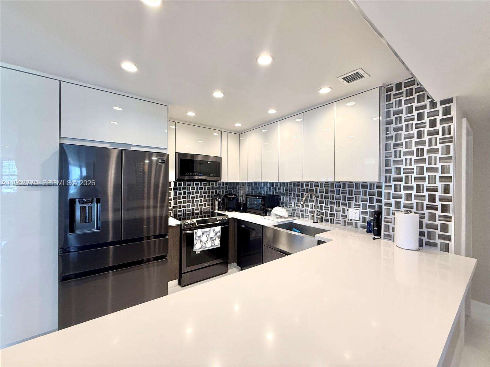 The Hemispheres at 1985 Ocean Dr, Hallandale Beach, FL 33009 - For Rent photo 8