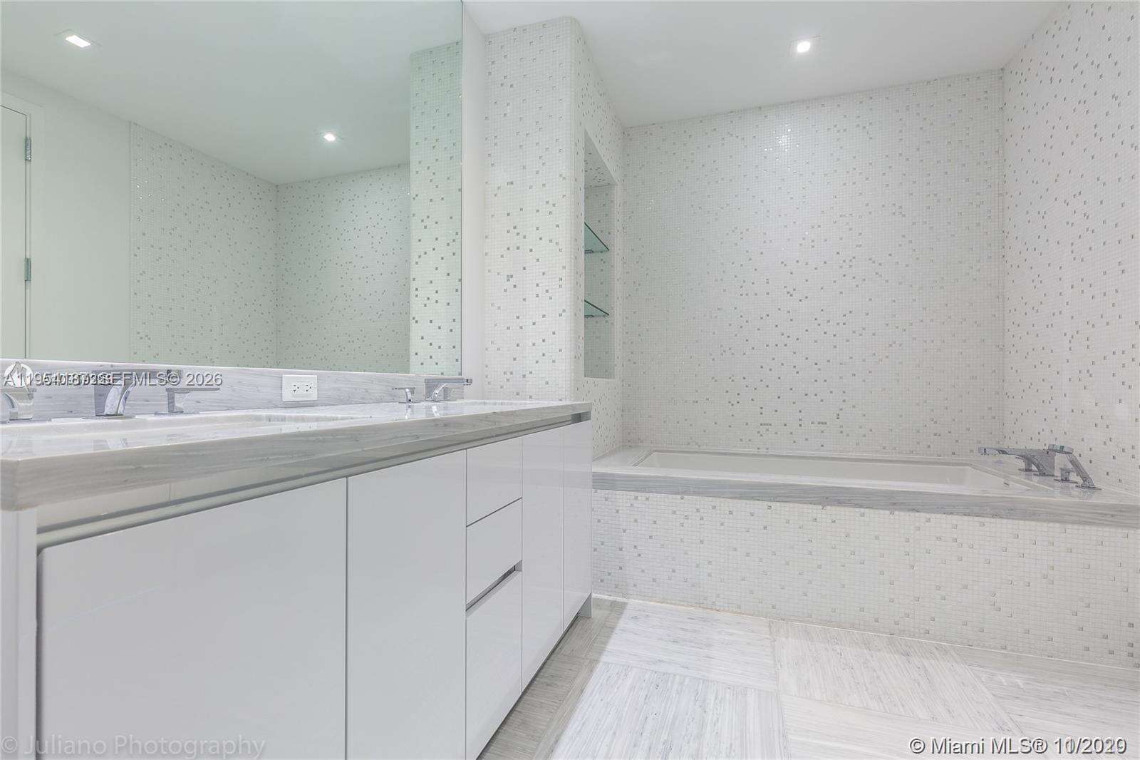 Jade Signature at 16901 Collins Ave, Sunny Isles Beach, FL 33160 - For Rent photo 16