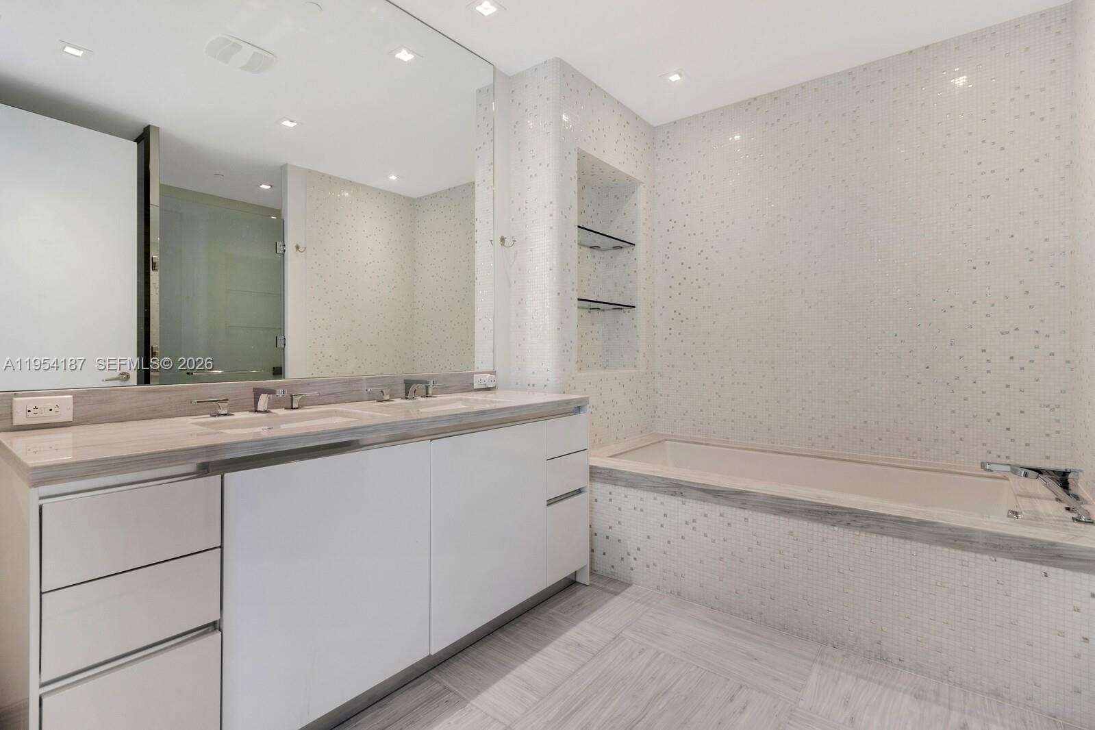 Jade Signature at 16901 Collins Ave, Sunny Isles Beach, FL 33160 - For Rent photo 57