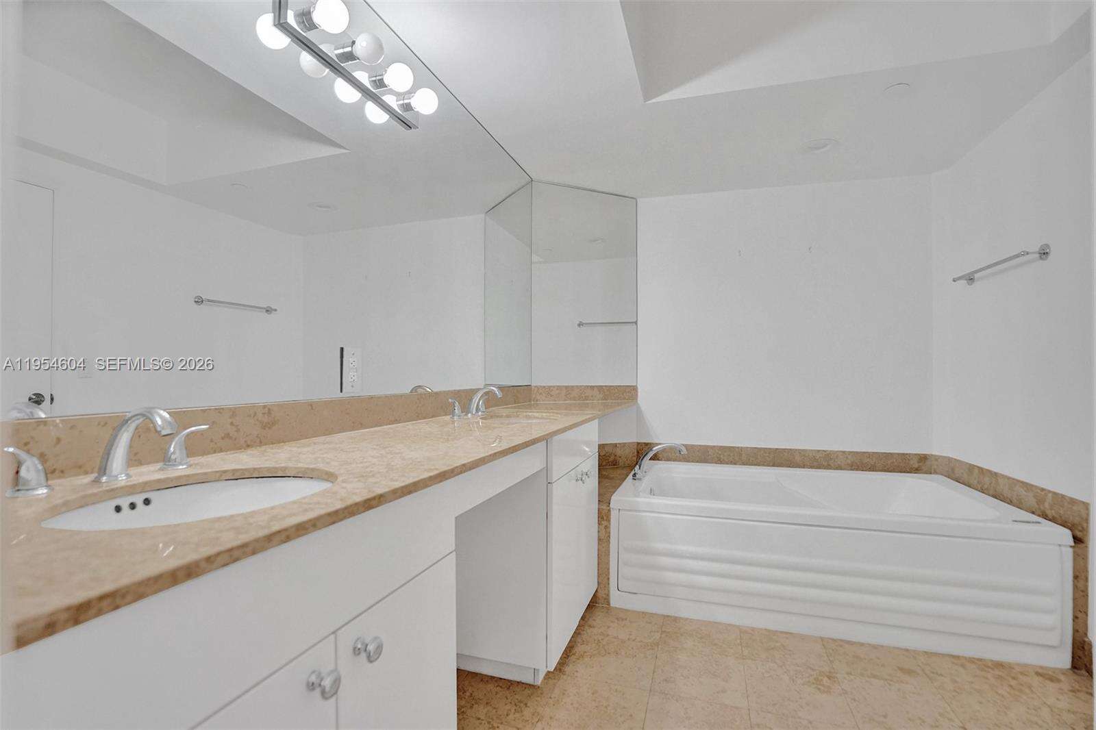 Green Diamond at 4775 Collins Ave, Miami Beach, FL 33140 - For Rent photo 34