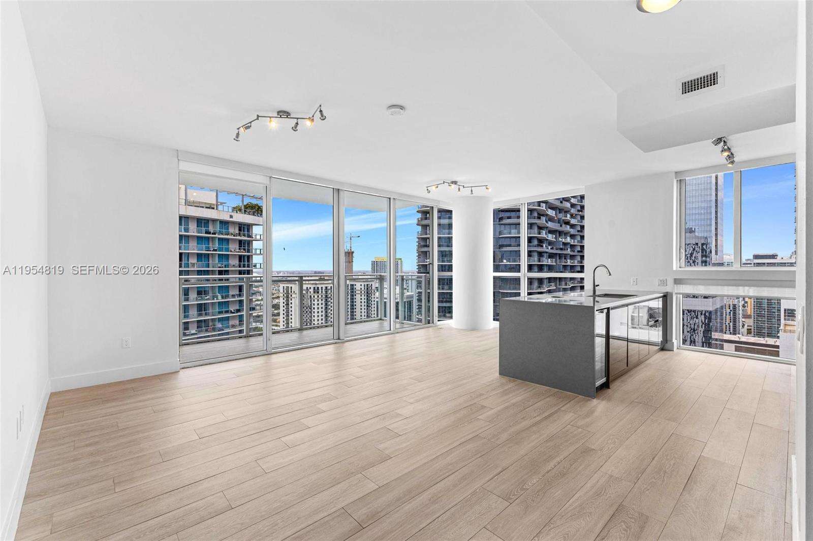 The Bond On Brickell at 1080 Brickell Ave, Miami, FL 33131 - For Rent photo 2