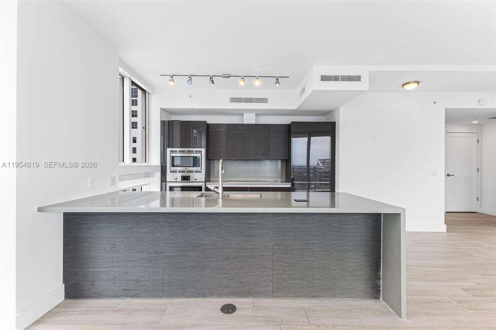 The Bond On Brickell at 1080 Brickell Ave, Miami, FL 33131 - For Rent photo 4