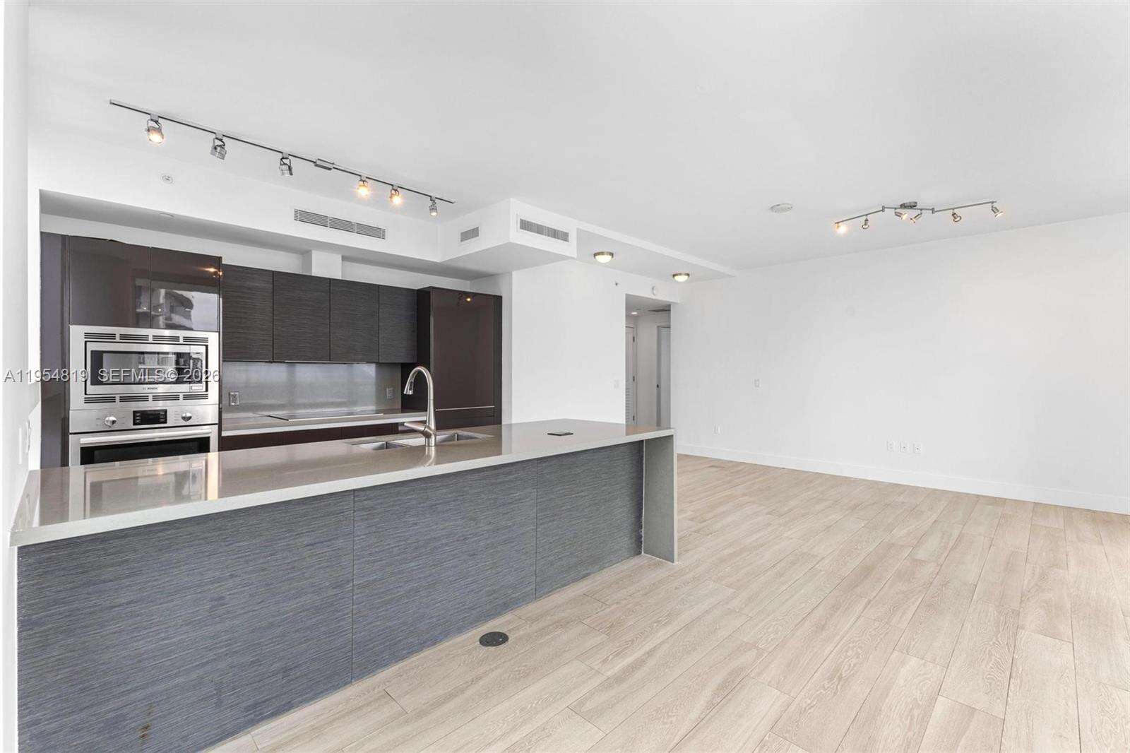 The Bond On Brickell at 1080 Brickell Ave, Miami, FL 33131 - For Rent photo 5