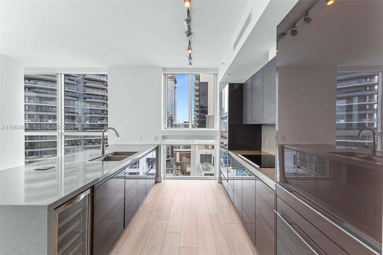 The Bond On Brickell at 1080 Brickell Ave, Miami, FL 33131 - For Rent photo 6